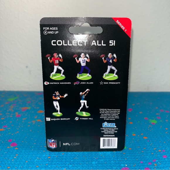New Collection of 5 NFL figures 2023 Patrick Mahomes Dak Prescott Josh Allen etc - Picture 2 of 9